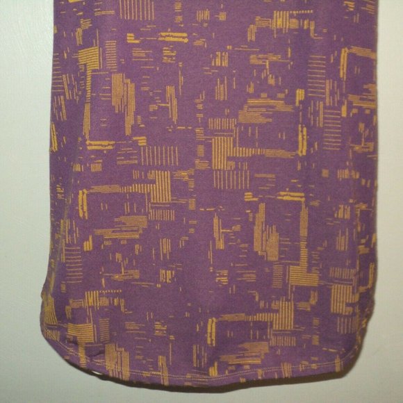 LuLaRoe Sz Small Top Magenta & Camel-Gold Abstract - Picture 6 of 7